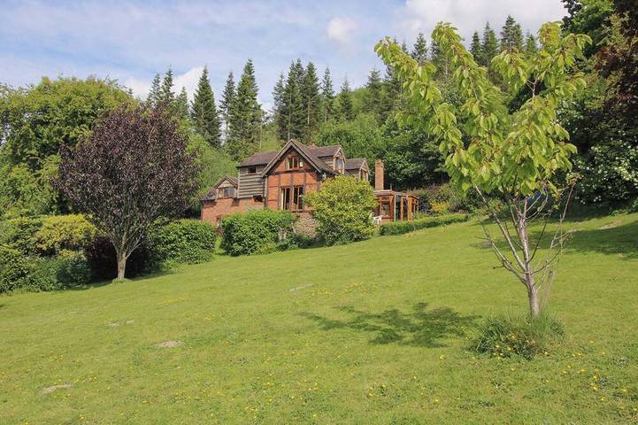 Cottage for 4 people, with garden and pool in Shropshire