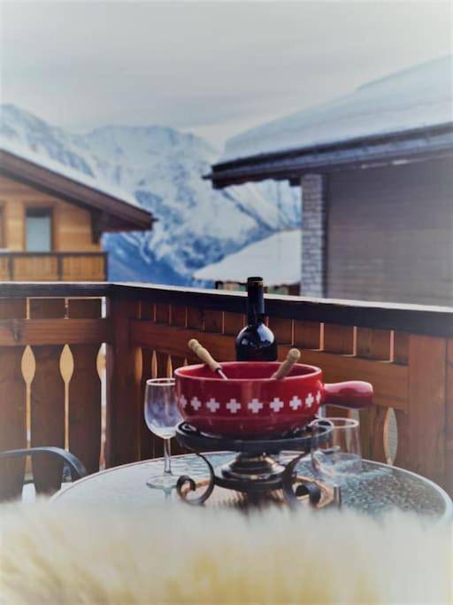 Ferienwohnung für 6 Personen, mit Balkon und Whirlpool sowie Terrasse und Pool
