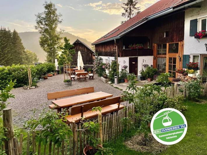 Ferienwohnung für 6 Personen, mit Terrasse und Garten sowie Ausblick in Jungholz