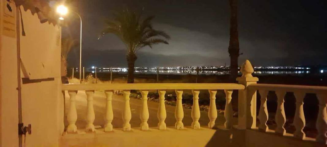 Bungalow para 3 personas, con vistas además de vistas al lago y terraza en Torrevieja