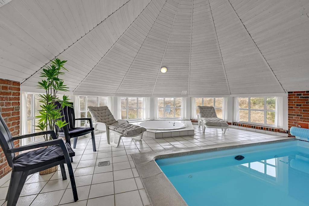 Geräumiges Poolhaus mit Whirlpool und Sauna mitten in den Dünen von Vedersø Klit ganz nahe an der Nordsee in Ulfborg, Holstebro und Umgebung