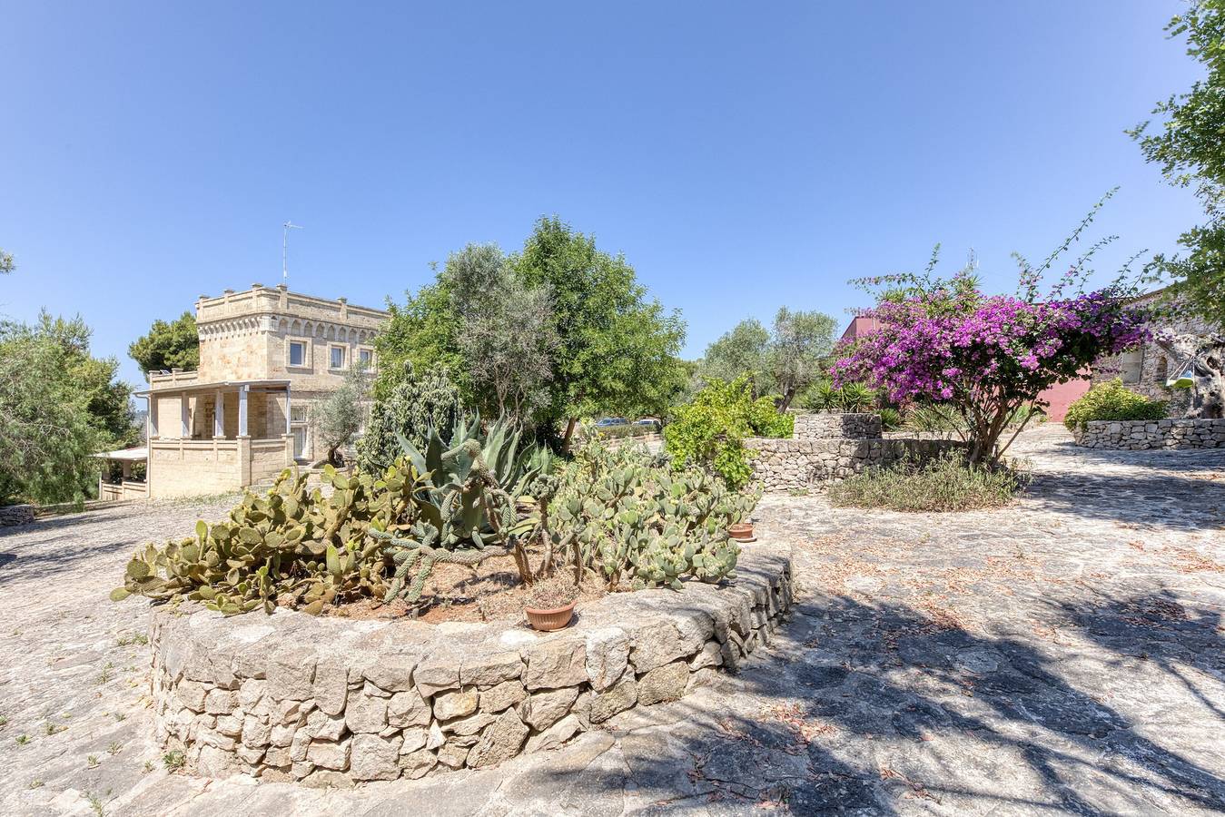 Hel lejlighed, Apartment 'Le Colonie - Monolocale' with Private Terrace and Shared Garden in Presicce, Taranto-bugten