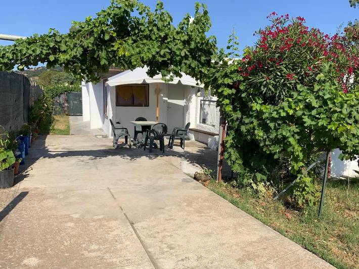 Agriturismo per 3 persone, con Terrazza e Giardino nonché Panorama a Siniscola