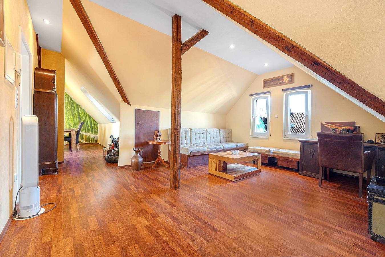 Appartement entier, Appartement de vacances 'Dachgeschosswohnung Wohllebe' avec Wi-Fi et climatisation in Döhren-Wülfel, Hanovre