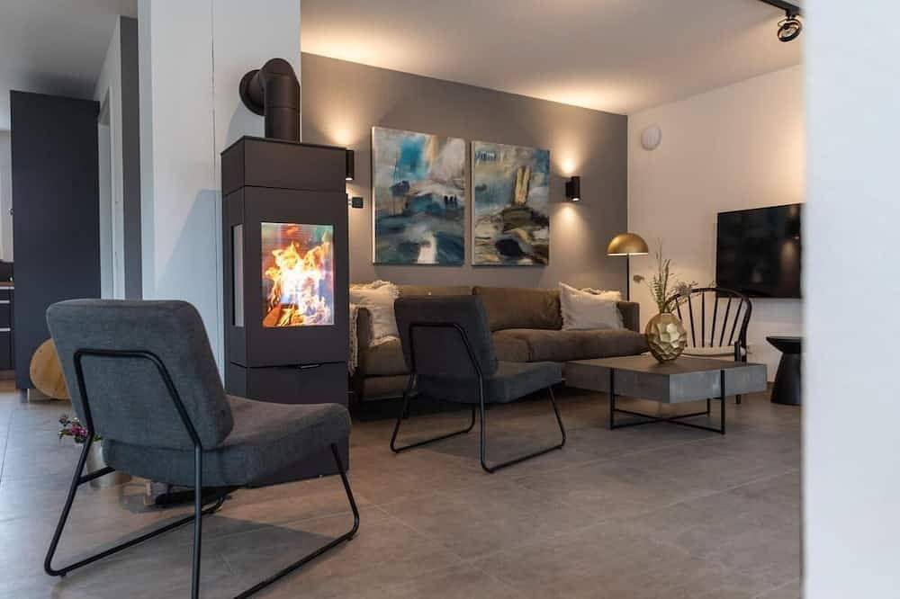 Luxus- Ferienhaus am Fluß, Liegewiese, Sauna, Kamin,  barrierefreies Erdgeschoss in Mulfingen, Hohenlohe