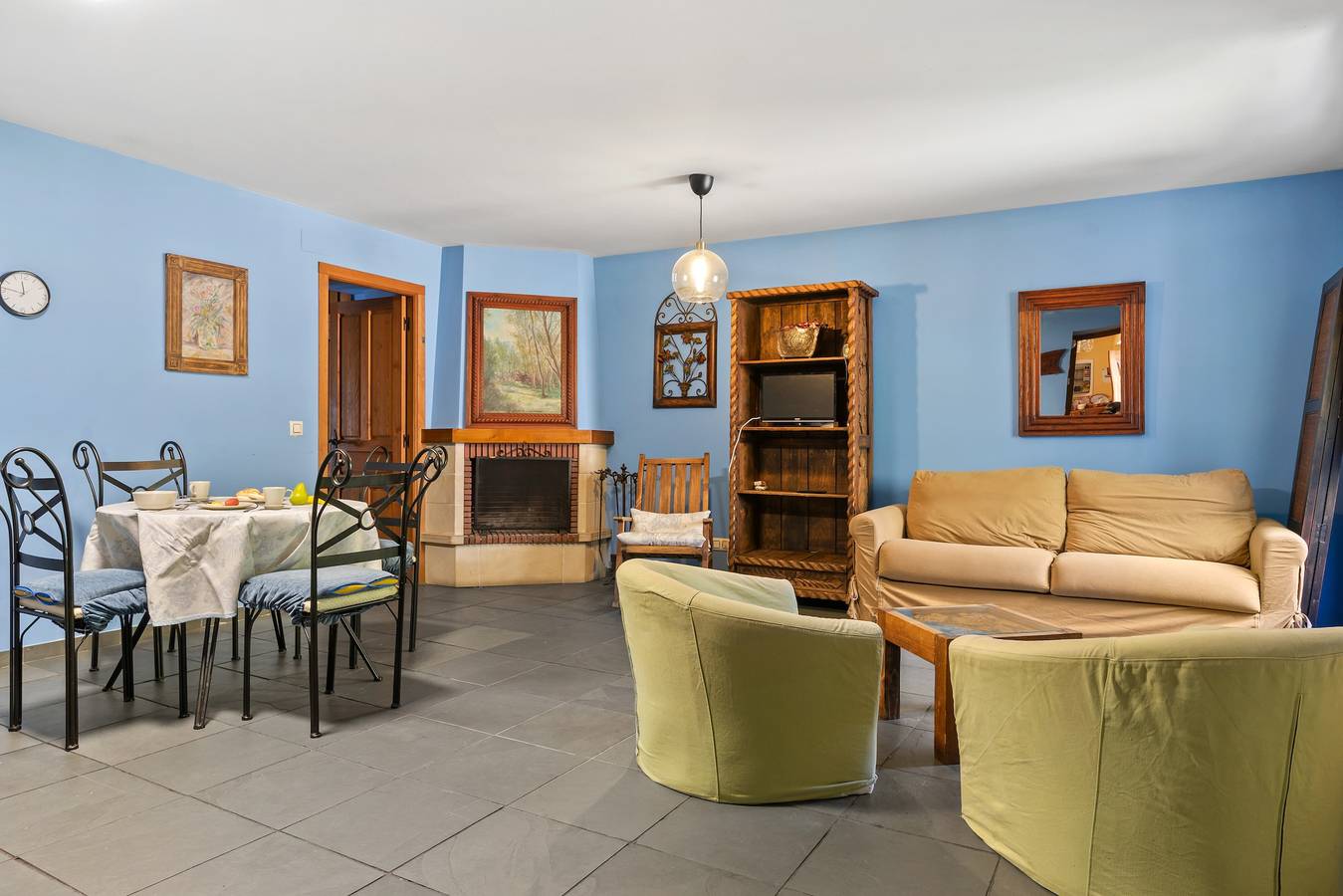 Ganze Wohnung, Apartment 'Apartamentos Puente Del Narcea 2' mit Bergblick, privater Terrasse und Wlan in Cangas del Narcea, Cordillera Cantábrica