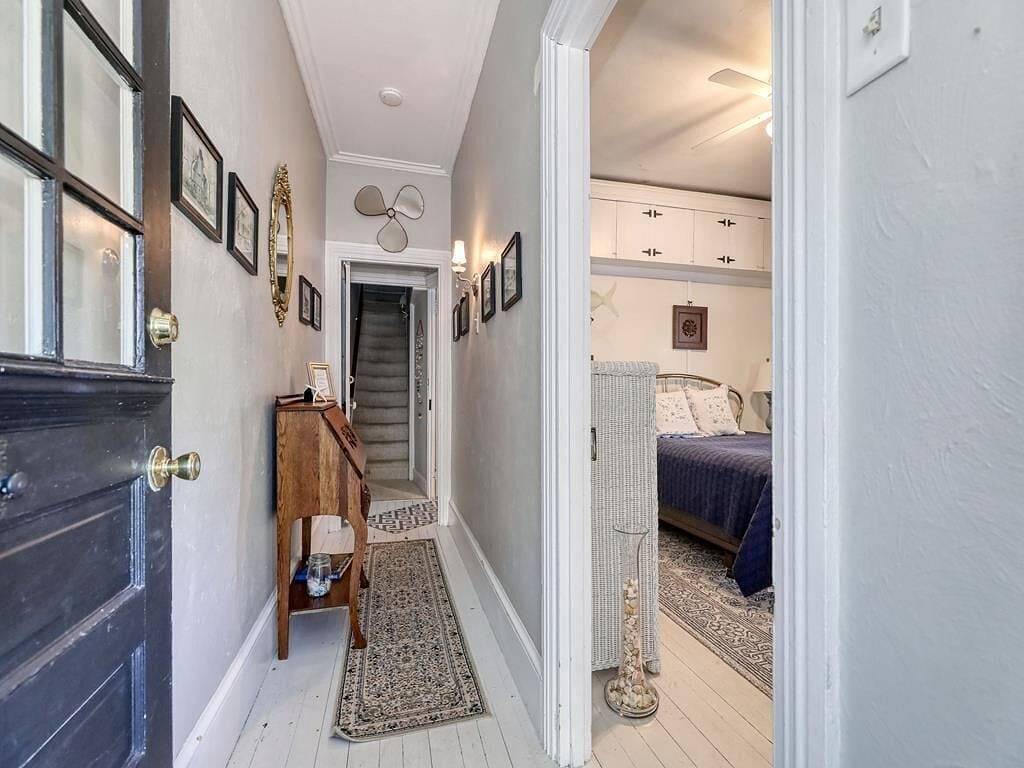 Zu Fuß zu Einkaufsmöglichkeiten und Restaurants. Nur ein paar Blocks vom Strand entfernt. in Cape May, Cape May County