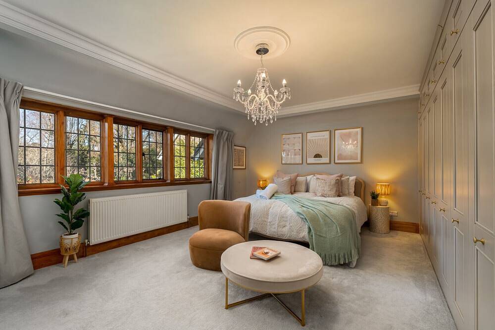 Luxury Period 7 Bed Mansion near Warner Bros in Watford, Hertfordshire