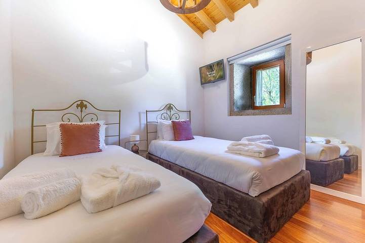 Location de vacances pour 20 personnes, avec balcon et jardin dans Vilar de Mouros - 4