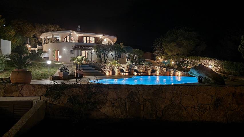 Villa Luna Rossa mit Meerblick, Pool, Klimaanlage, Wlan, Garten, Terrasse & Balkon in San Teodoro, Olbia-Tempio