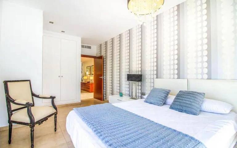 Location de vacances pour 10 personnes, avec jardin et piscine ainsi que vue et terrasse dans La Manga del Mar Menor - 4