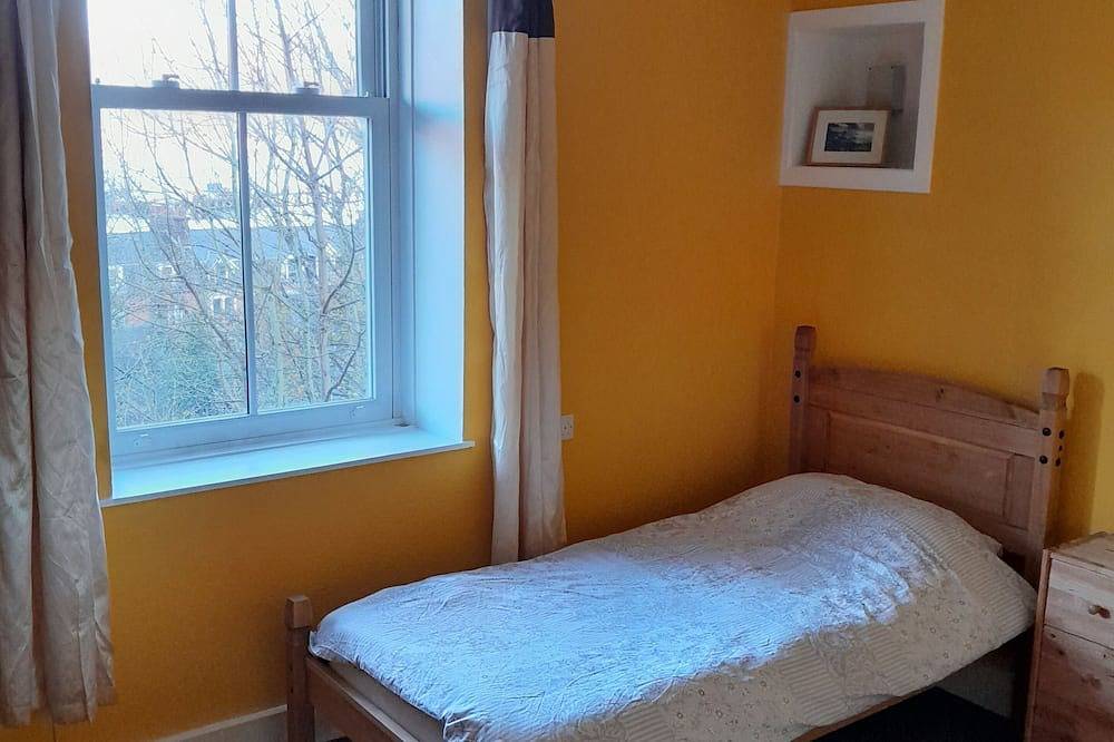 Entire apartment, Self Catering Apartment with Unrivalled View over Town and Loch in Nevis Range, Fort William