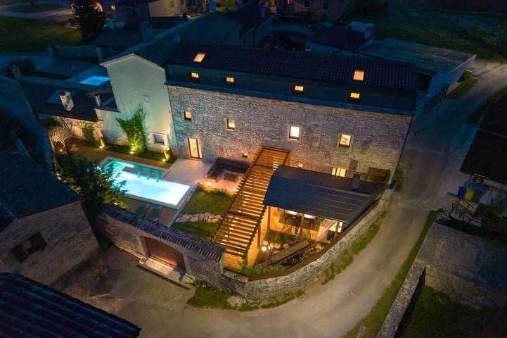 Ferienhaus für 8 Personen, mit Terrasse und Garten sowie Pool und Sauna