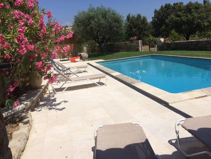 Location de vacances pour 2 personnes, avec piscine ainsi que vue et jardin à Bonnieux - 2