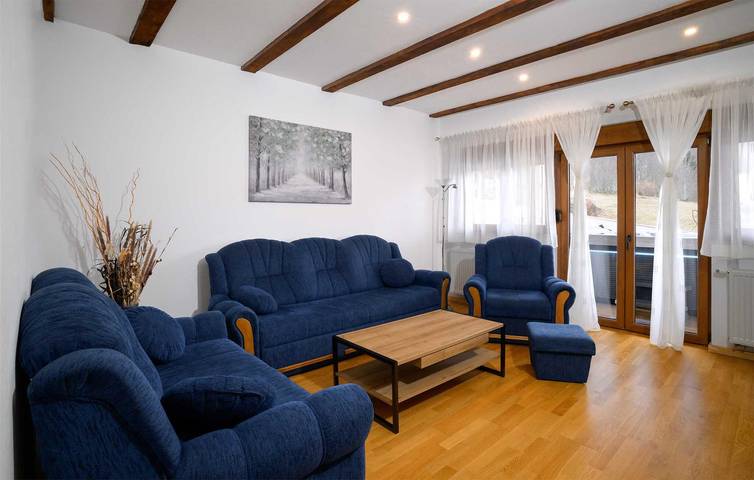 Familienfreundliche Ferienwohnung mit Terrasse, WLAN, Parkplatz und Klimaanlage in Naturpark Velebit