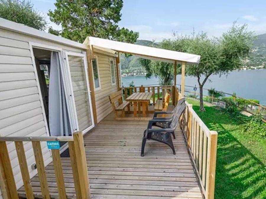 Camping Domaine du Cros d’Auzon - Mobilhome 4 personnes - Comfort | 2 Ch. | 4 Pers. | Terrasse surélevée | Clim. in Saint-Maurice-d'Ardèche, Ardèche