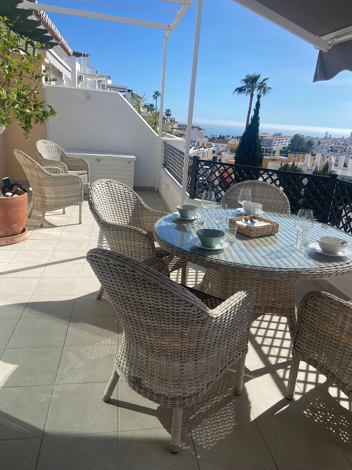 Entire apartment, Holiday Home 'Cecilia' with Sea View, Wi-Fi and Air Conditioning in Playa de Burriana, Nerja