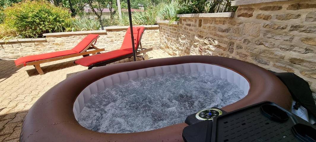 Location de vacances pour 10 personnes, avec jacuzzi et terrasse, animaux acceptés dans Charmes (Haute-Marne) - 2