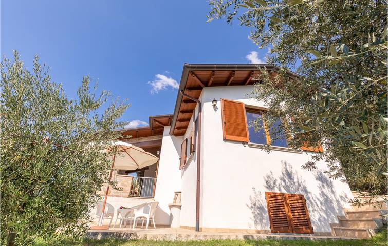 Apartamento con jardín junto a la piscina y aparcamiento in Umbertide, Valtiberina