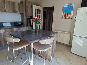 Gîte pour 6 personnes, avec jardin et vue, animaux acceptés à Allègre