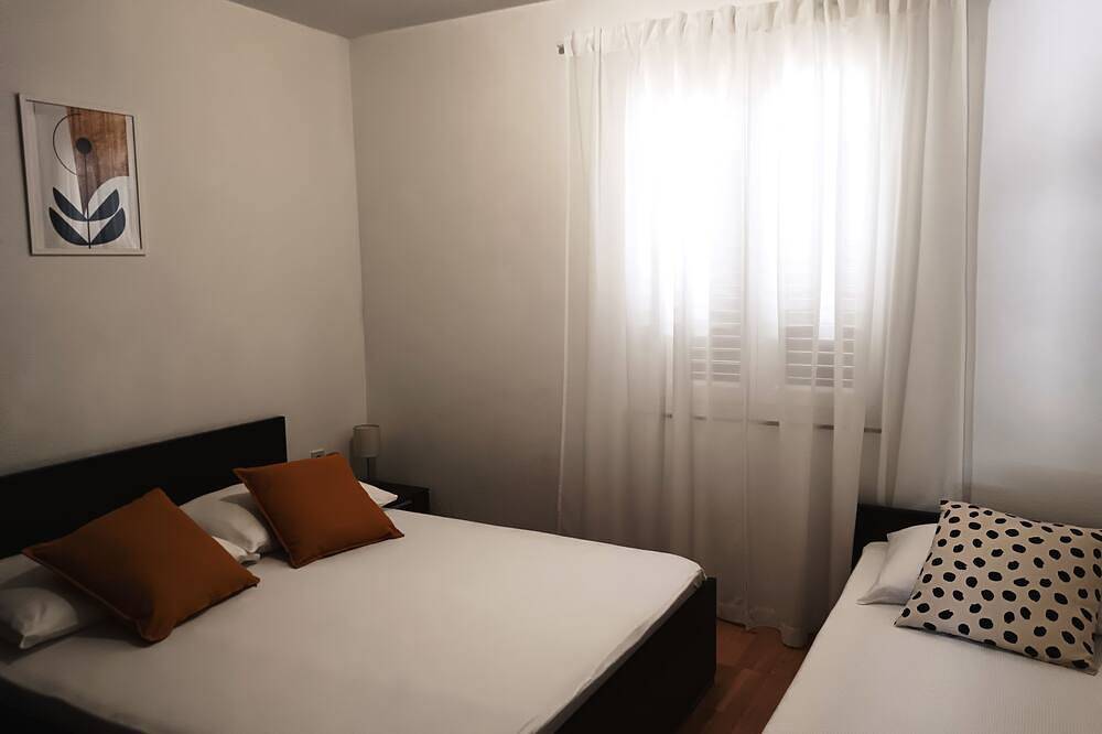 Ganze Wohnung, Cool 2-bedroom apartment with Ac in charming Povlja in Brac