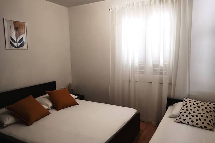 Ganze Wohnung, Cool 2-bedroom apartment with Ac in charming Povlja in Brac