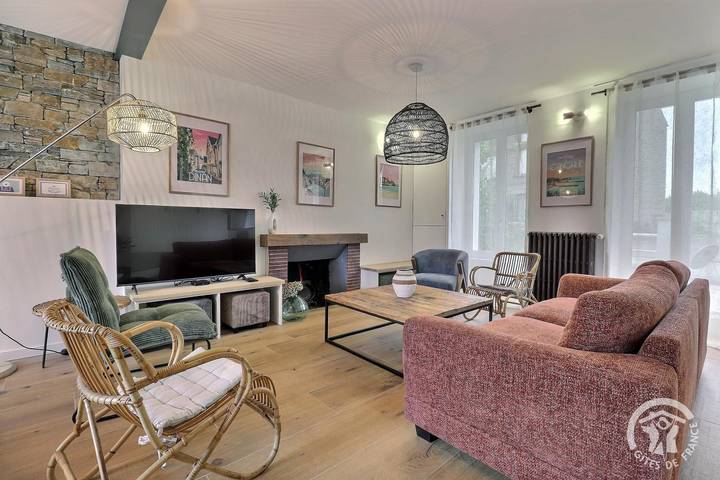 Gîte pour 12 personnes, avec Terrasse ainsi que Jardin et Vue à Saint-Jouan-des-Guérets