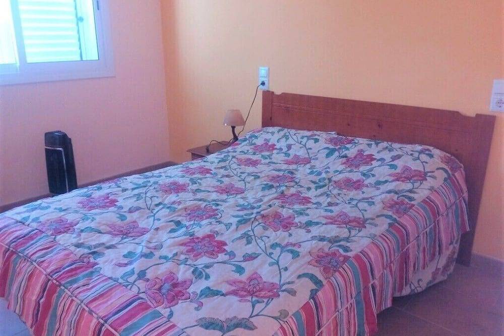 Villa con vista al mar, magnífico jardín, piscina privada para 11 personas, aire acondicionado. in Tierras del Ebro, Costa Dorada