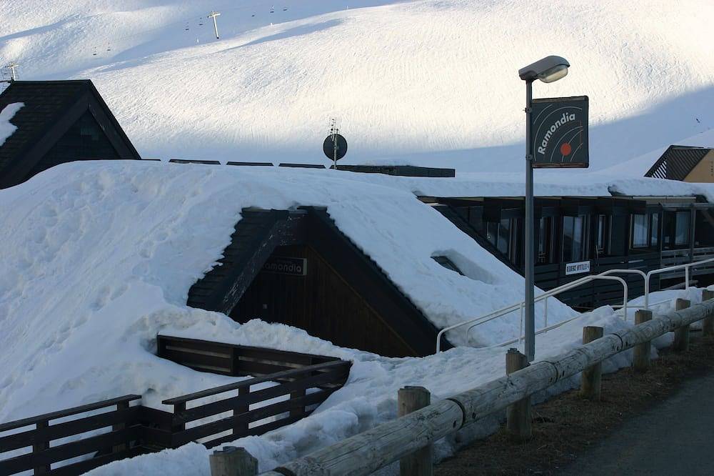 Entire apartment, Apartment At The X Feet Of The Slopes Mountain View Without Opposite in Piau-Engaly, Aragnouet