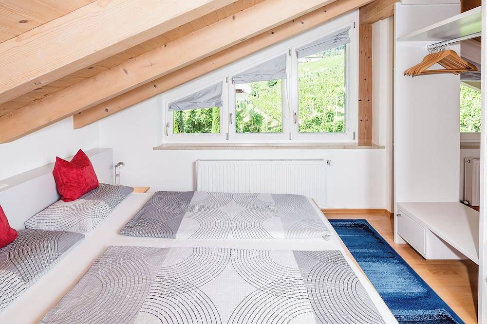 Ganze Wohnung, Ferienwohnung am Ortsrand von Kurtatsch in Kurtatsch an der Weinstraße, Nonsberggruppe