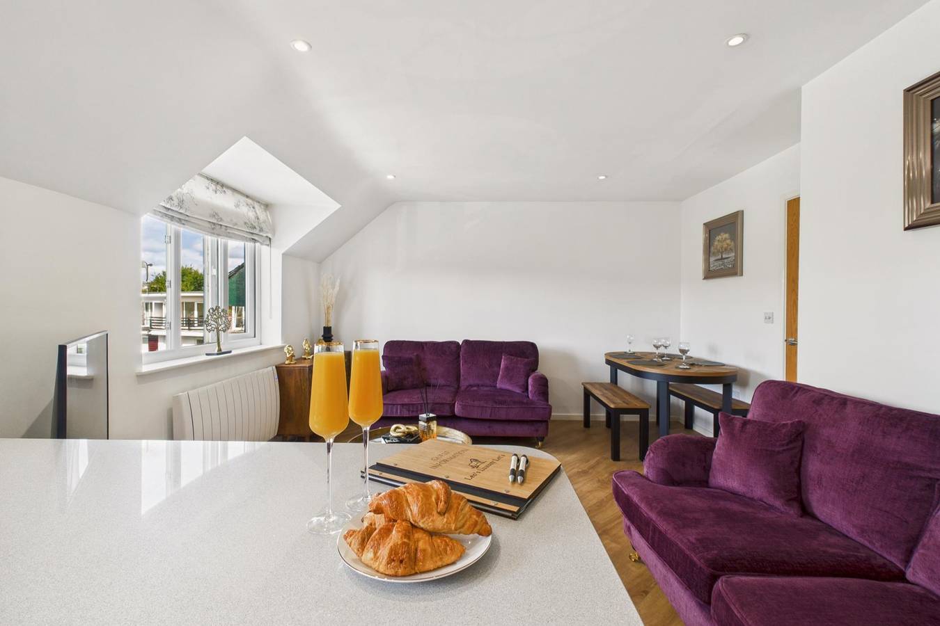 Entire holiday apartment, Central Bowness 2-Bed Apt, Sleeps 4 with Parking in Bowness-on-Windermere, Lake District