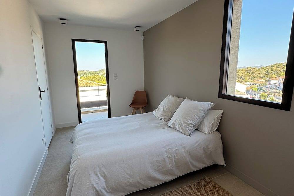 Contemporary villa with pool in Provence in Rognes, Region de Aix-en-Provence