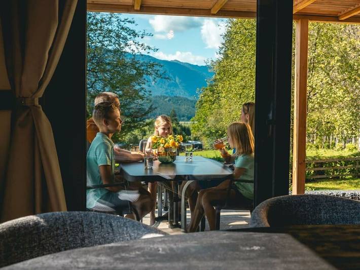 Ferienhaus für 6 Personen, mit Terrasse und Balkon/Terrasse