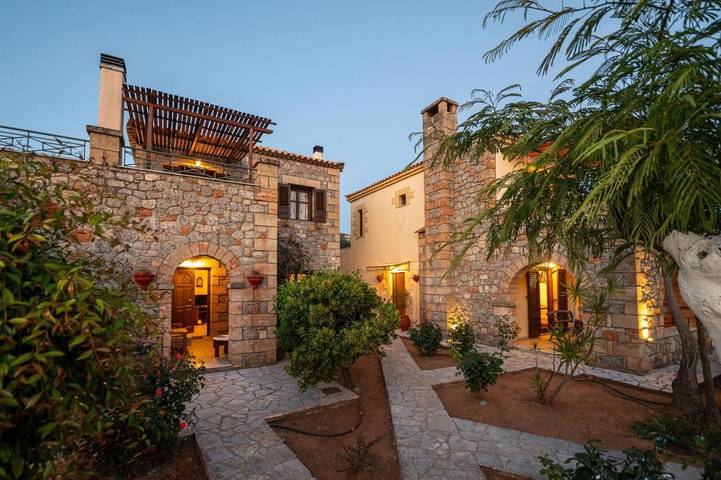 Appart’hôtel pour 2 personnes, avec Terrasse et Jardin ainsi que Piscine et Vue