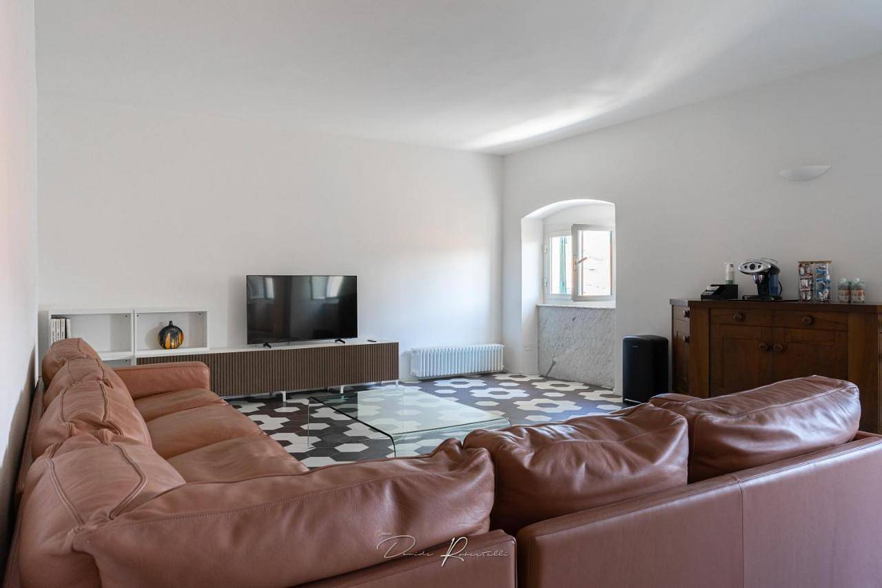 Double Room with Private Bathroom in Sarzana, Parco Naturale Regionale di Montemarcello-Magra-Vara