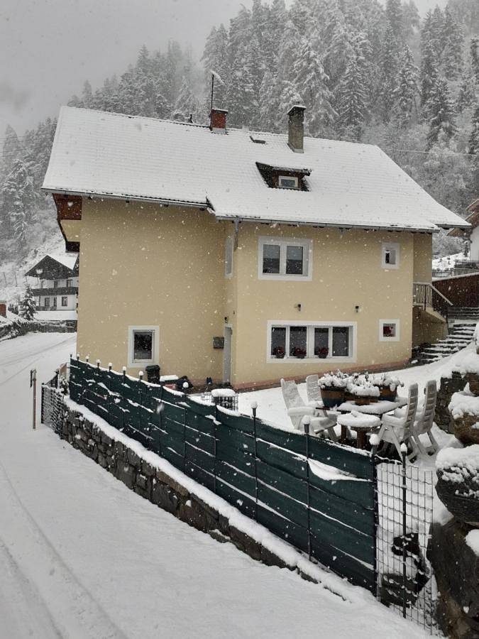 Ferienhaus für 5 Personen, mit Terrasse und Garten sowie Ausblick in Flattach
