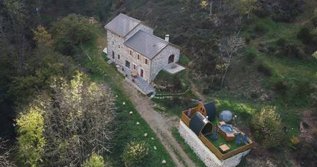 Cottage pour 4 personnes, avec sauna ainsi que jacuzzi et jardin à Rochepaule