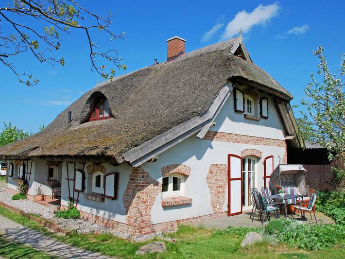 Bauernhaus für 4 Personen, mit Garten und Sauna sowie Seeblick und Pool, mit Haustier auf Rügen - 2