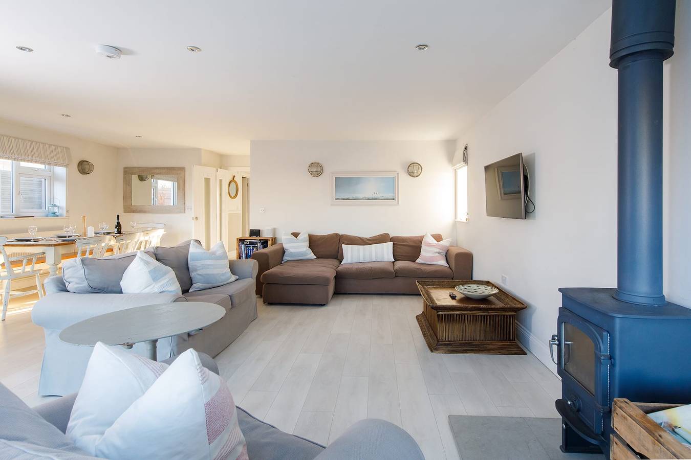 4Br Beach House sleeps 10 - 5 mins walk to the Sea in West Wittering, West Sussex