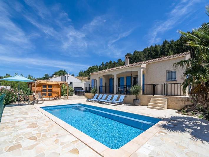 Location de vacances pour 6 personnes, avec Jacuzzi et Terrasse ainsi que Jardin et Piscine à Félines-Minervois