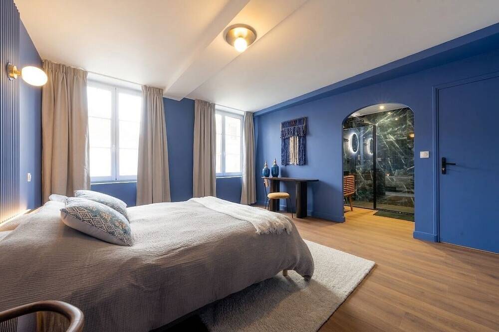 Cacha House - Sleeps 13, historic center - hot tub/sauna/foosball table in Saint-Omer, Saint-Omer und Umgebung