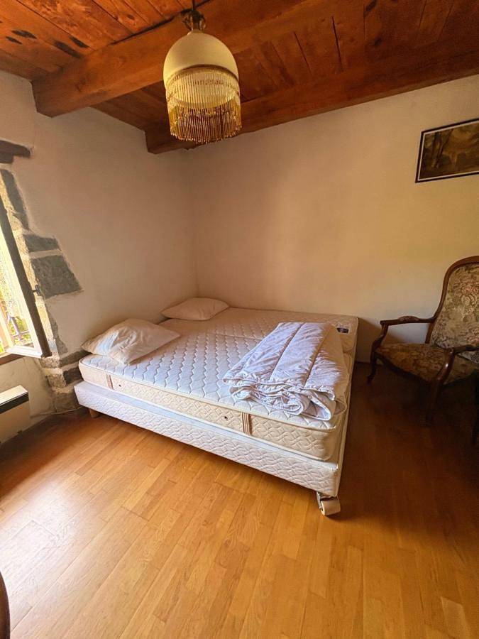 Location de vacances pour 8 personnes, avec jardin et vue à Thiézac - 2