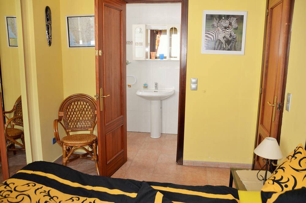 Luxus-Ferienhaus mit Swimming-Pool in privater Villenanlage W-Lan, Hunde erlaub in Santa Maria de Llorell, Tossa de Mar