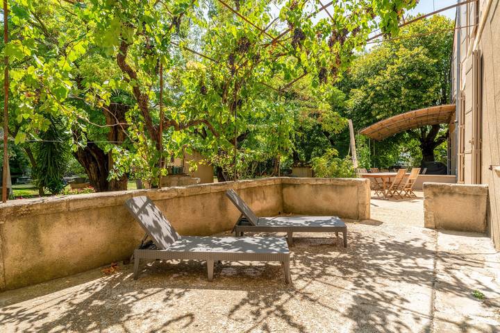 Room 'Marthe' with shared terrace, private garden and air conditioning in Les Angles (Gard), Nimes region