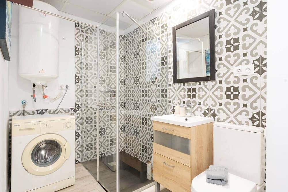 Ganze Wohnung, Studio 10' walking distance from the beach and 20' from Bcn Center. in Sant Adrià de Besòs, Barcelonès