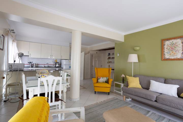 Ferienwohnung für 5 Personen, mit Balkon und Garten in Alvor