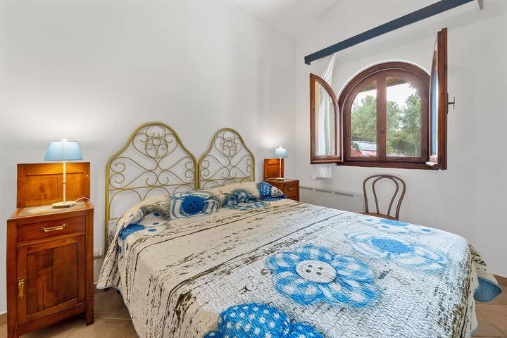 Villa 'Viola' mit Meerblick, Pool, Garten, Terrasse und Wlan in Torre delle Stelle, Maracalagonis