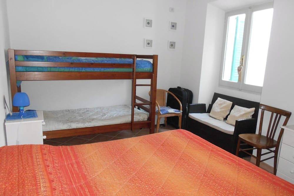 Detached house with courtyard and terrace, near the sea. Ideal for families. in San Vito, Cagliari Provinz