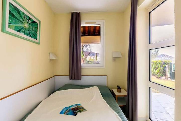 Gîte pour 4 personnes, avec jardin et piscine, animaux acceptés dans Golf De Cap Esterel - 2