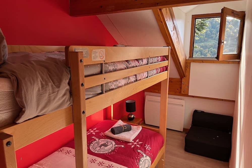 Ganze Wohnung, 4 Chambres: 85 m2 + 35 m2 de Terrasse sur les Pistes: de 8 a 12 Personnes in Ustou, Parc naturel régional des Pyrénées ariégeoises